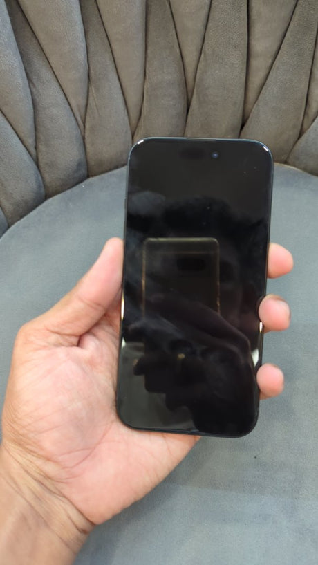 iPhone 15 (Black, Pre-loved)