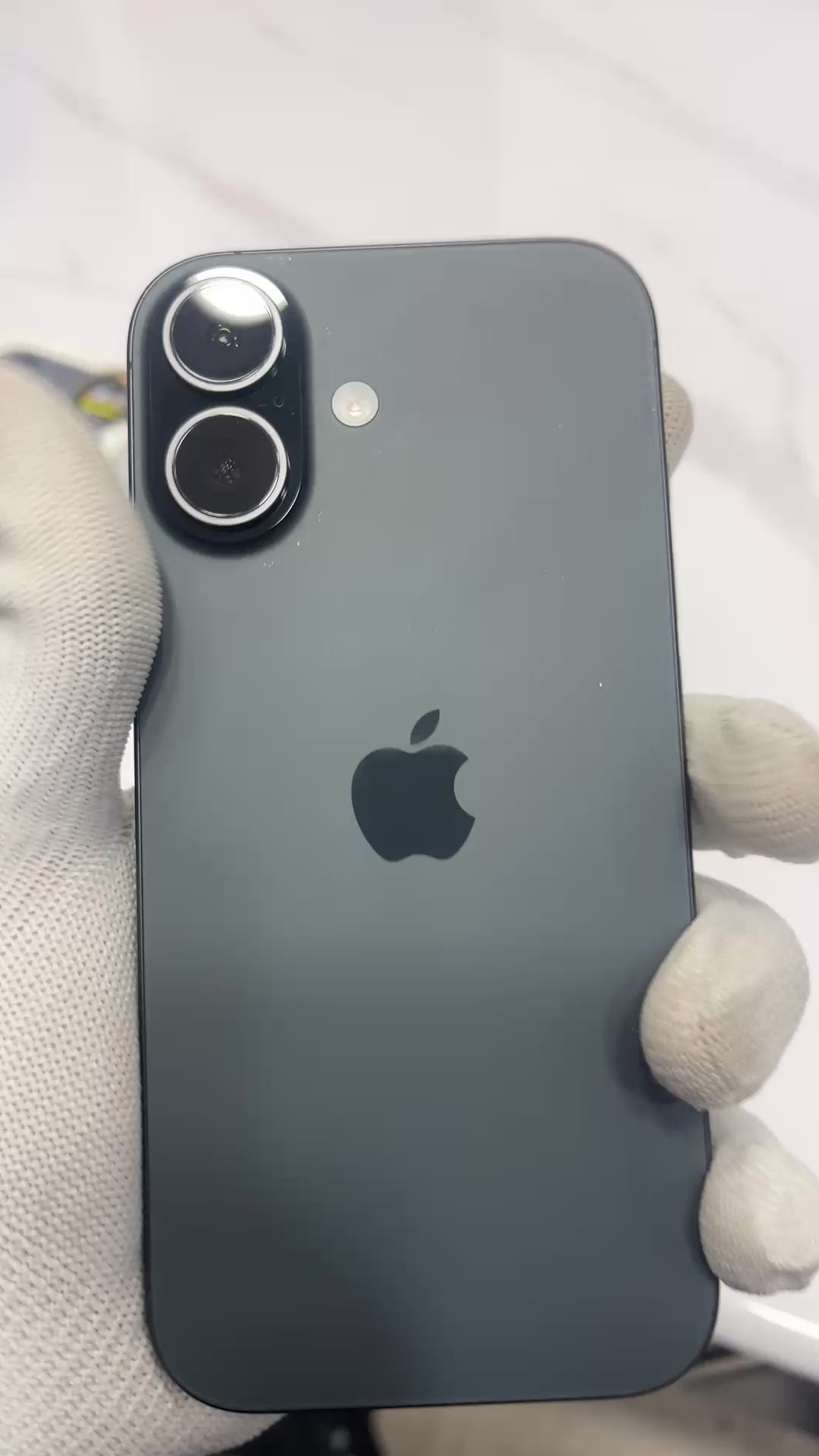 iPhone 17 (Black, Pre-loved)