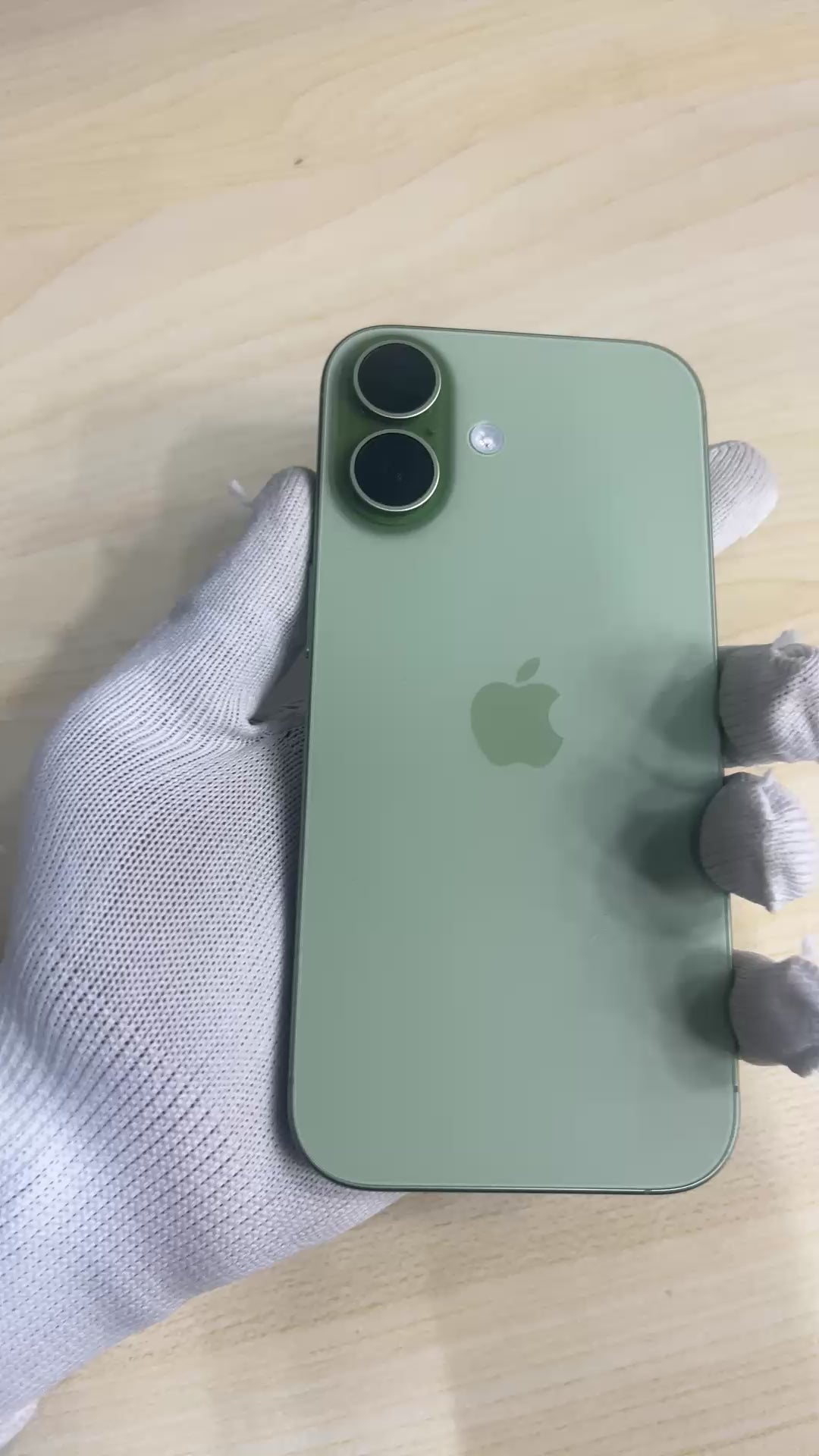 iPhone 17 (Sage, Pre-loved)