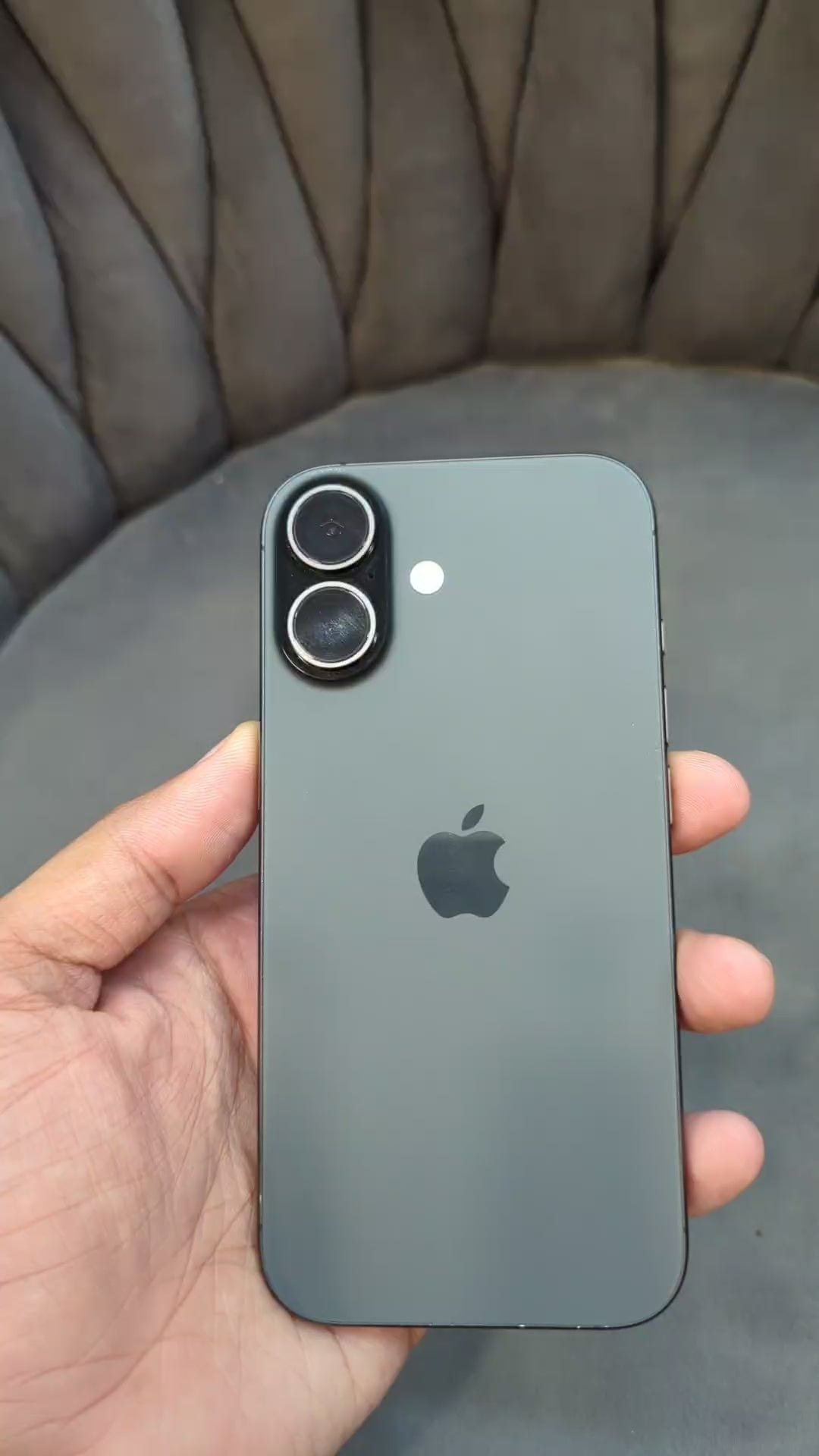 iPhone 17 (Black, Pre-loved)