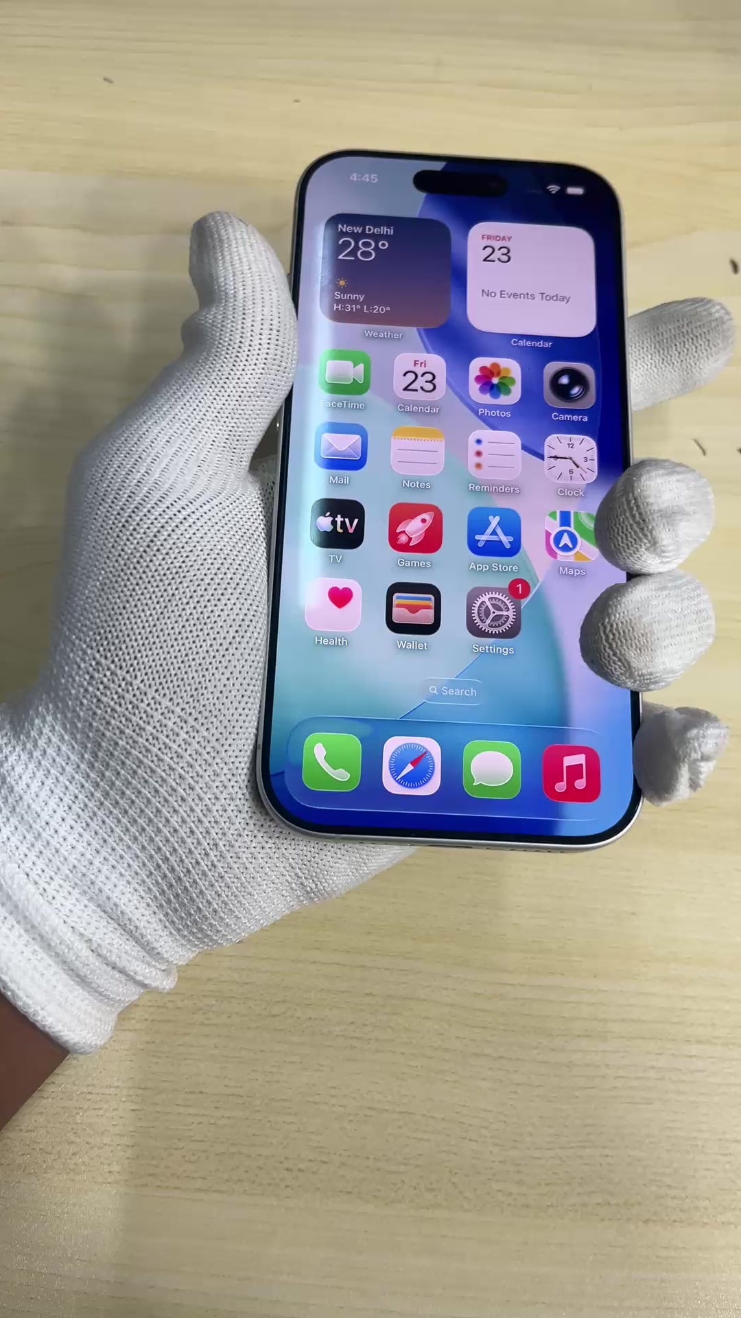 iPhone 17 (White, Pre-loved)
